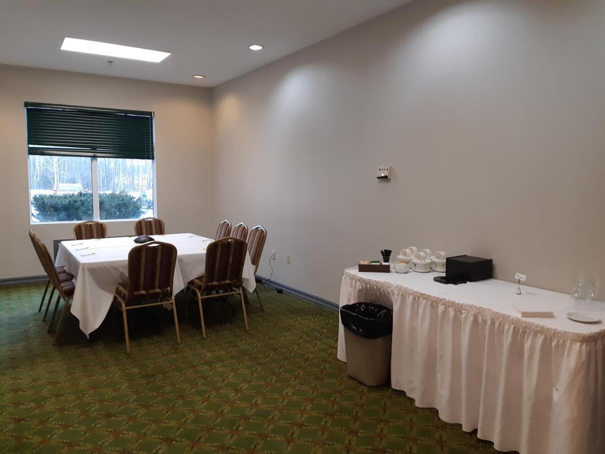 Days Inn By Wyndham Oromocto Conference Centre Kültér fotó