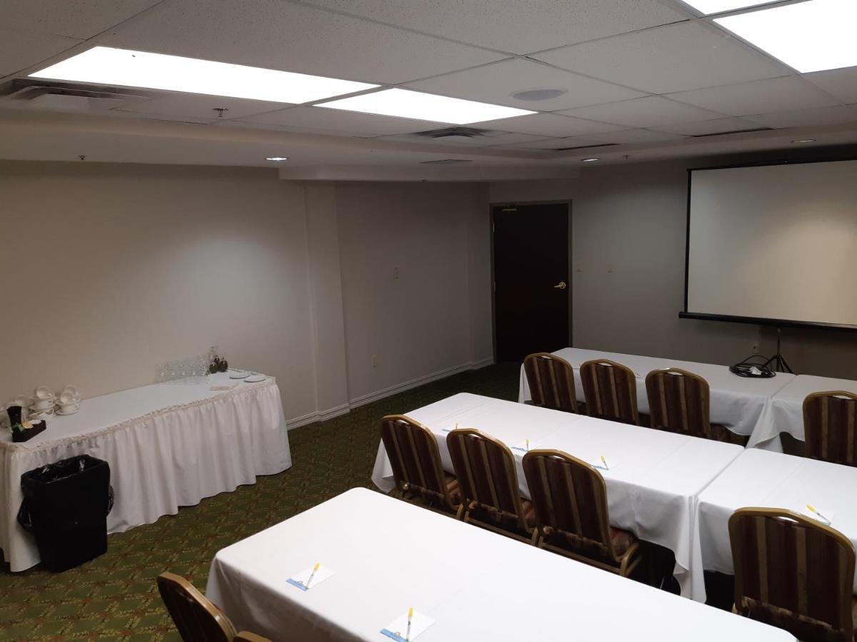Days Inn By Wyndham Oromocto Conference Centre Kültér fotó