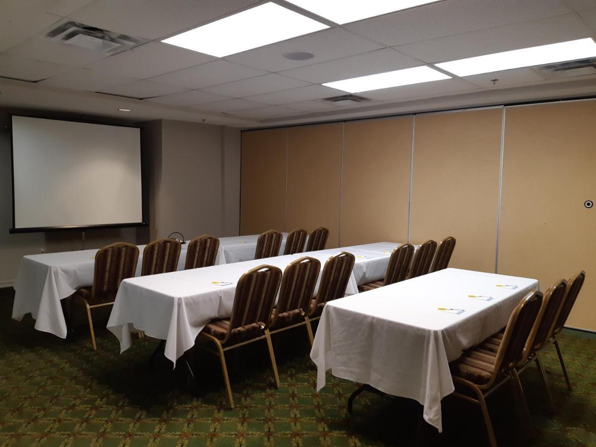 Days Inn By Wyndham Oromocto Conference Centre Kültér fotó