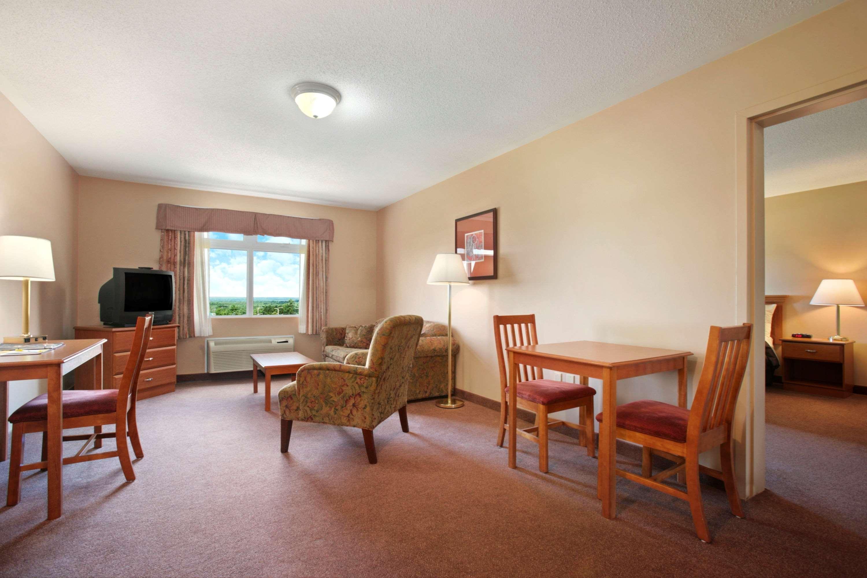 Days Inn By Wyndham Oromocto Conference Centre Kültér fotó