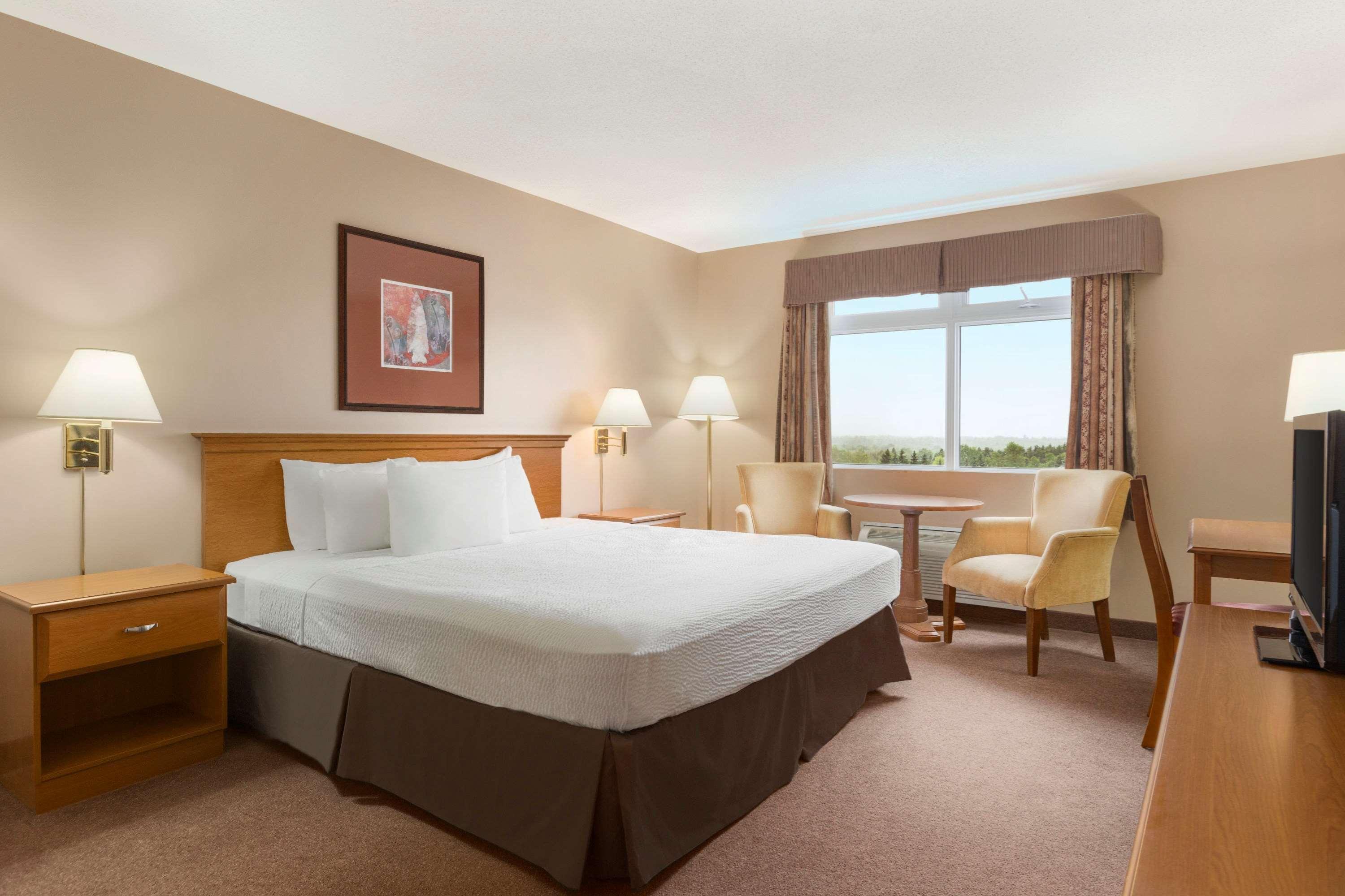 Days Inn By Wyndham Oromocto Conference Centre Kültér fotó