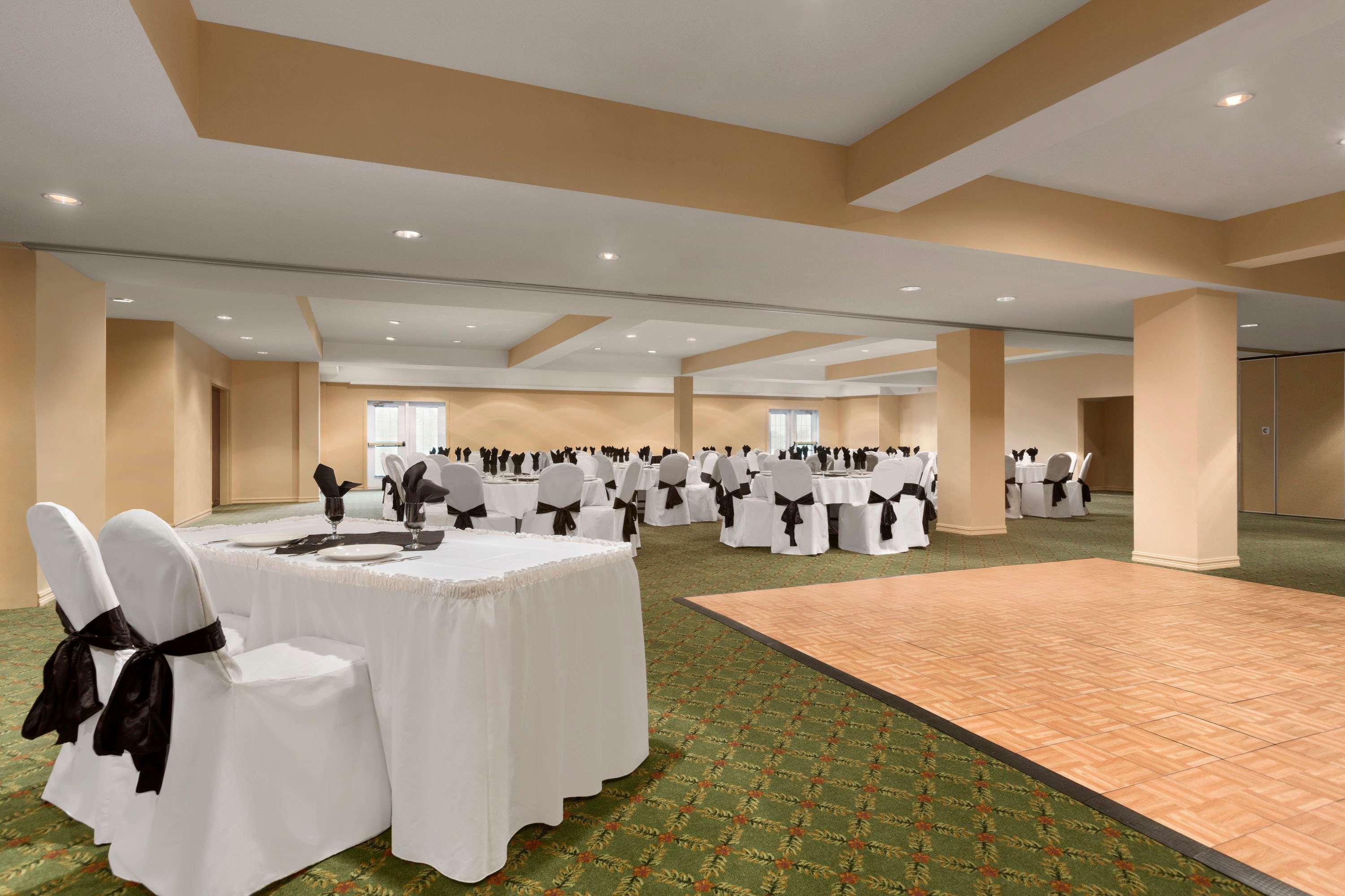 Days Inn By Wyndham Oromocto Conference Centre Kültér fotó