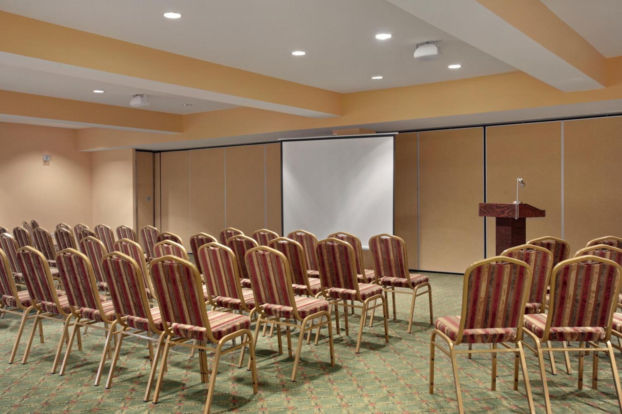 Days Inn By Wyndham Oromocto Conference Centre Kültér fotó