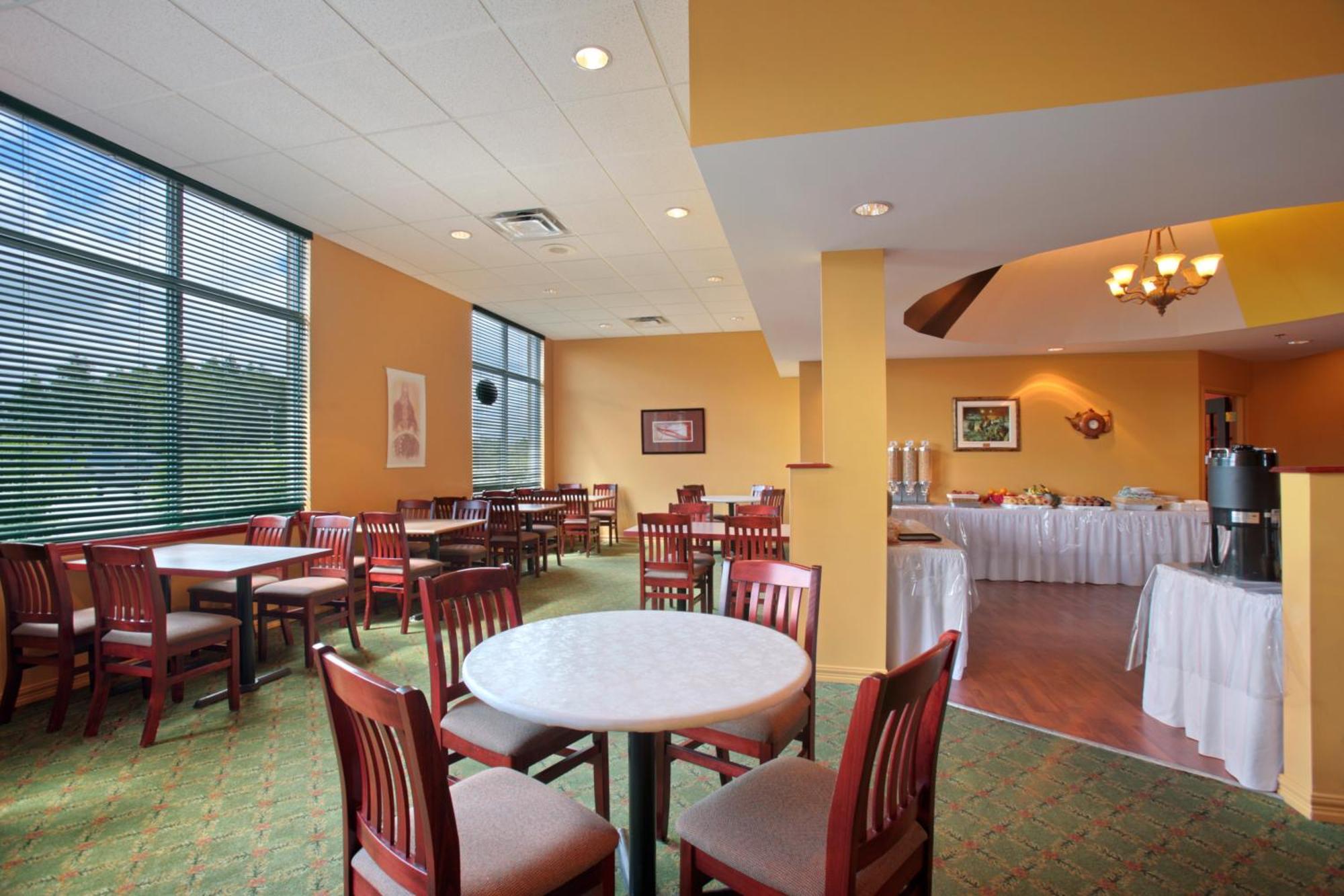 Days Inn By Wyndham Oromocto Conference Centre Étterem fotó